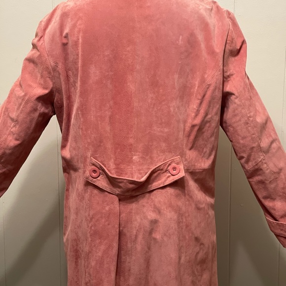 Excellent Coat - Picture 2 of 2